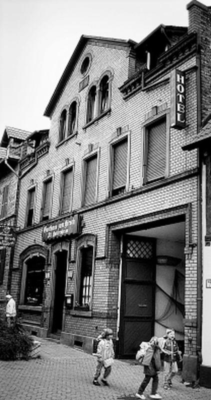 Hotel-Pension Zum Hirsch Hattersheim am Main Exterior foto