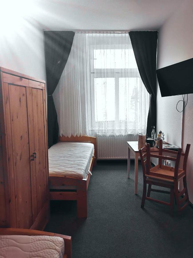 Hotel-Pension Zum Hirsch Hattersheim am Main Exterior foto